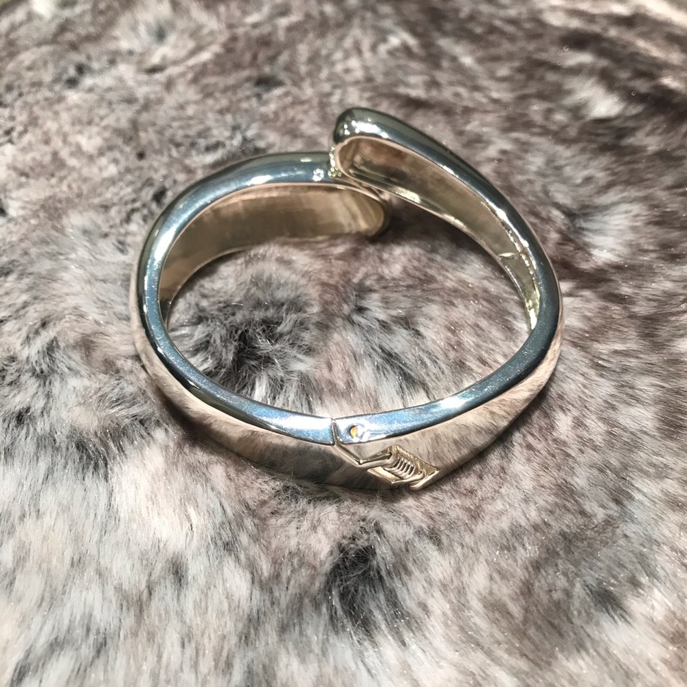 Silver tear drop bracelet